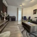 Kawalerka na wynajem w Pszczynie – Apartament WZ‑1 z tarasem i ogródkiem, w pełni umeblowana i klimatyzowana, bez dodatkowych opłat za media